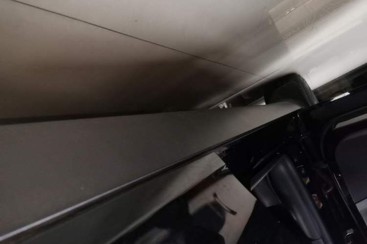Used Tesla Model Y 2021 Long-Range All-Wheel-Drive Version 3D7 Left Side Sill