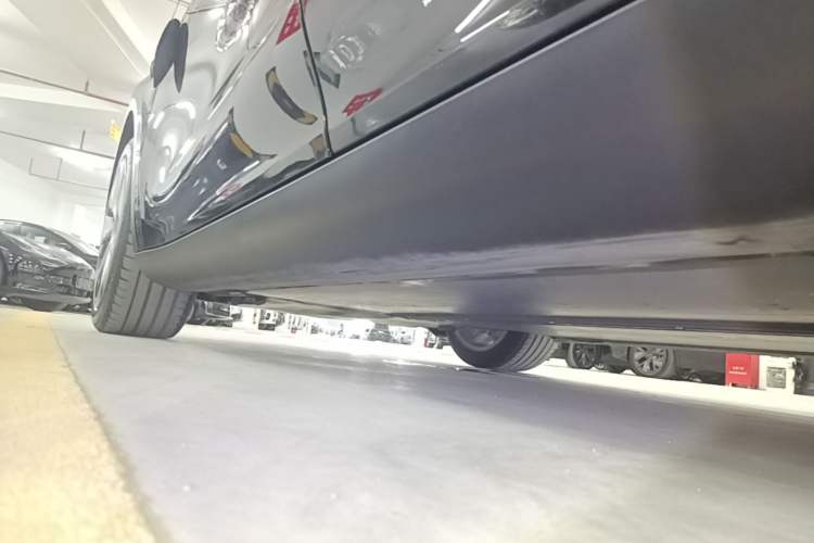 Used Tesla Model Y 2021 Standard Range Rear-Wheel Drive Version Left Side Sill