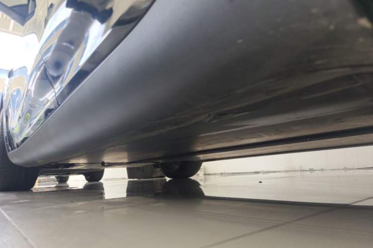 Used Tesla Model Y 2021 Standard Range Rear-Wheel Drive Version Left Side Sill