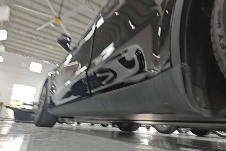 Used Tesla Model Y 2021 Long-Range All-Wheel-Drive Version Left Side Sill