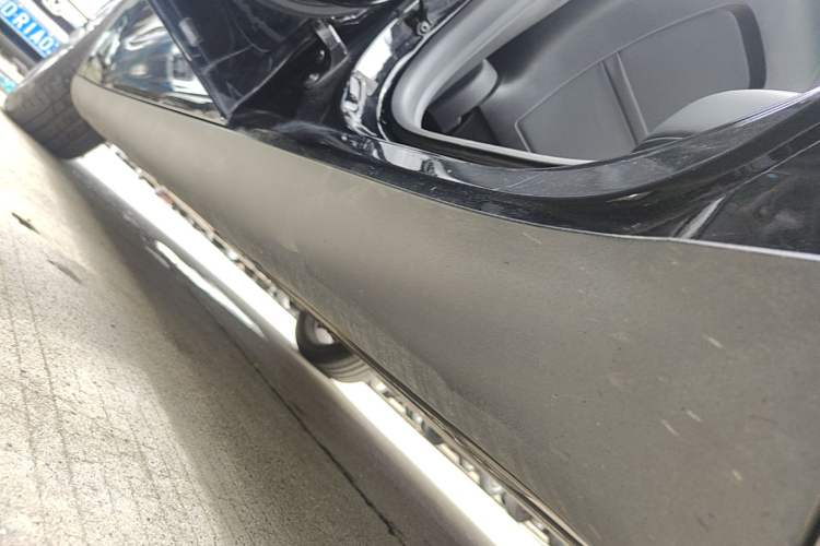 Used Tesla Model Y 2021 Standard Range Rear-Wheel Drive Version Left Side Sill