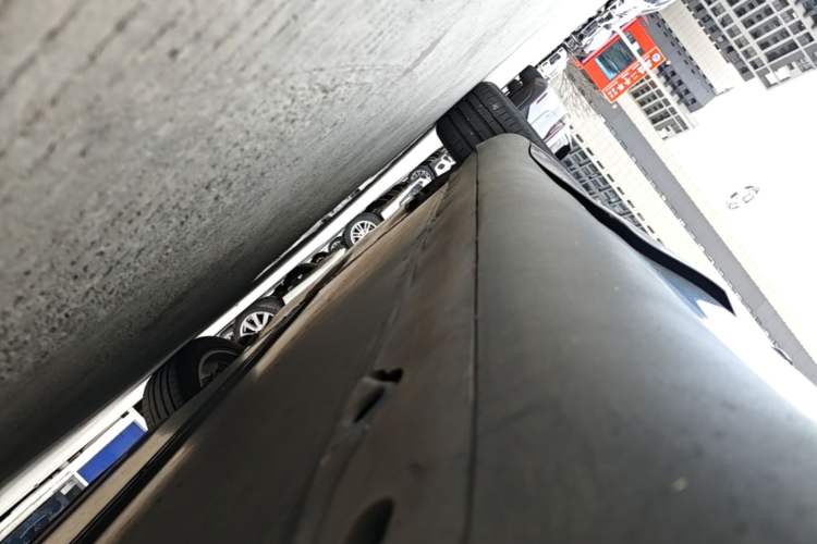 Used Tesla Model Y 2021 Long-Range All-Wheel-Drive Version Left Side Sill