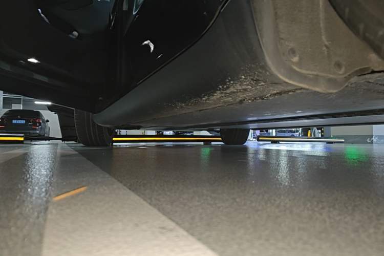 Used Tesla Model Y 2021 Standard Range Rear-Wheel Drive Version Left Side Sill