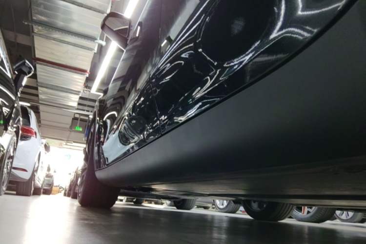 Used Tesla Model Y 2021 Standard Range Rear-Wheel Drive Version Left Side Sill