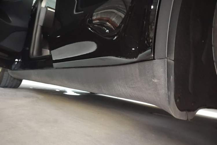 Used Tesla Model Y 2021 Standard Range Rear-Wheel Drive Version Left Side Sill