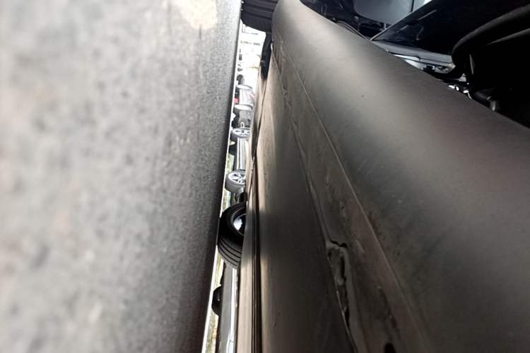 Used Tesla Model Y 2021 Long-Range All-Wheel-Drive Version 3D7 Left Side Sill
