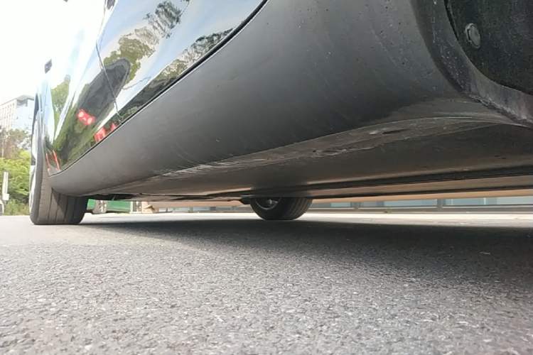 Used Tesla Model Y 2021 Standard Range Rear-Wheel Drive Version Left Side Sill
