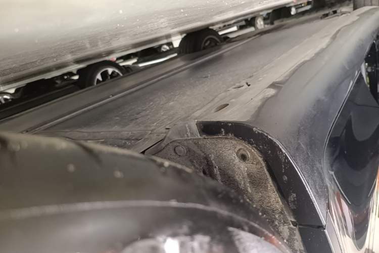 Used Tesla Model Y 2021 Standard Range Rear-Wheel Drive Version Left Side Sill