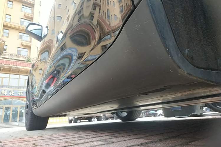 Used Tesla Model Y 2021 Long-Range All-Wheel-Drive Version Left Side Sill