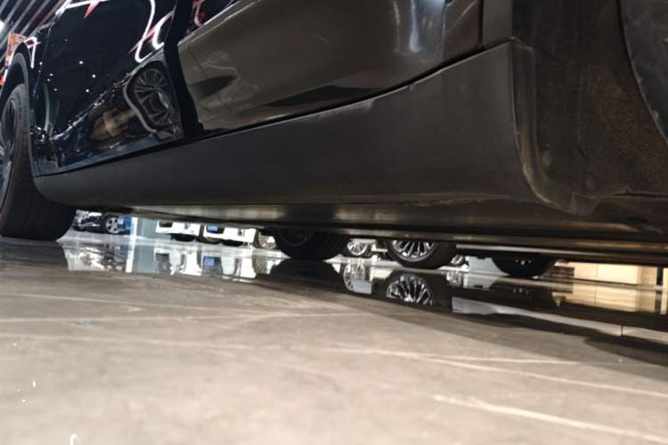 Used Tesla Model Y 2021 Standard Range Rear-Wheel Drive Version Left Side Sill