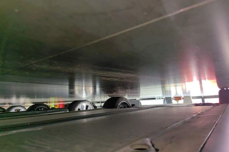 Used Tesla Model Y 2021 Standard Range Rear-Wheel Drive Version Left Side Sill