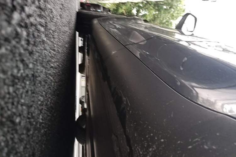 Used Tesla Model Y 2021 Performance High-Performance All-Wheel-Drive Version Left Side Sill
