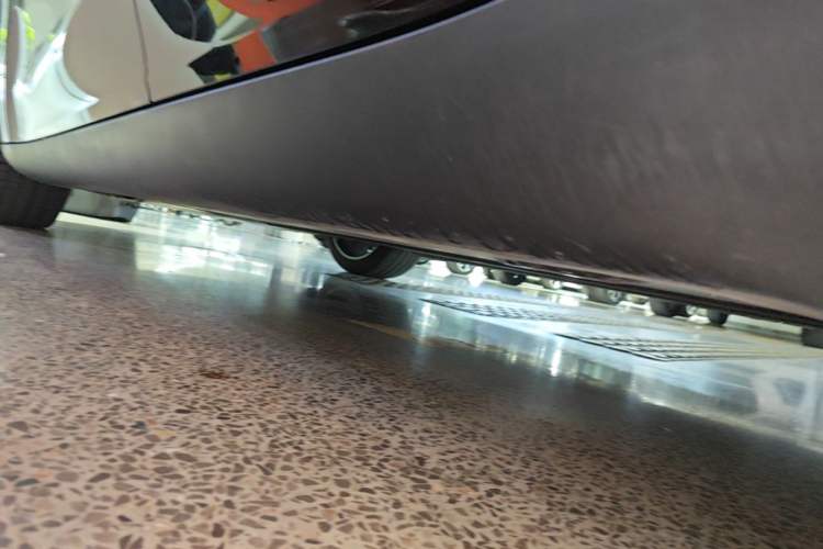 Used Tesla Model Y 2021 Standard Range Rear-Wheel Drive Version Left Side Sill