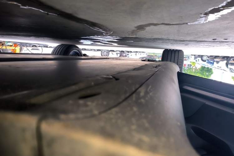 Used Tesla Model Y 2021 Long-Range All-Wheel-Drive Version Left Side Sill