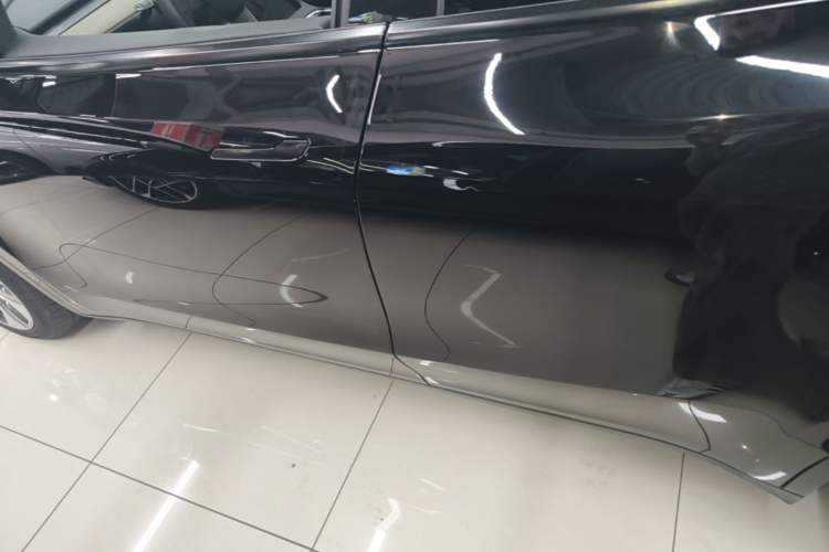 Used Tesla Model Y 2021 Long-Range All-Wheel-Drive Version Left Side Sill