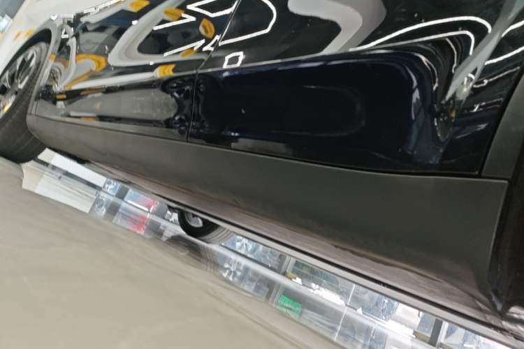 Used Tesla Model Y 2021 Long-Range All-Wheel-Drive Version 3D7 Left Side Sill