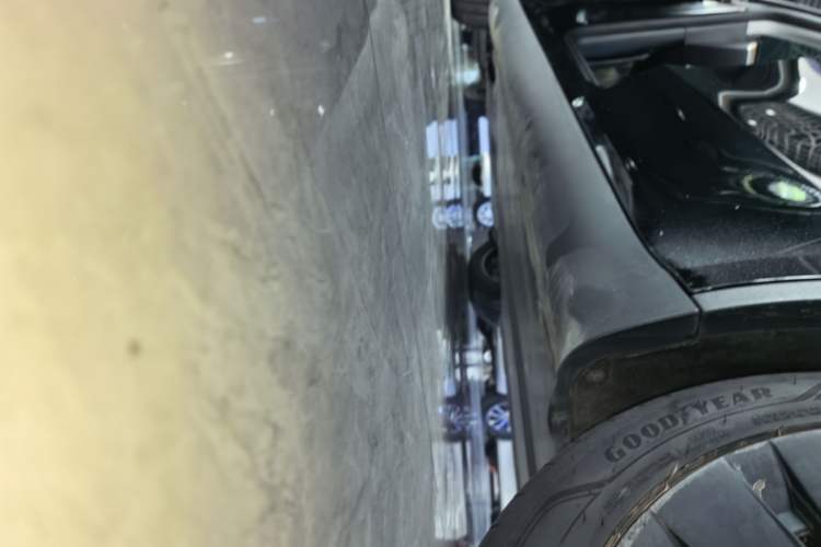 Used Tesla Model Y 2021 Long-Range All-Wheel-Drive Version Left Side Sill