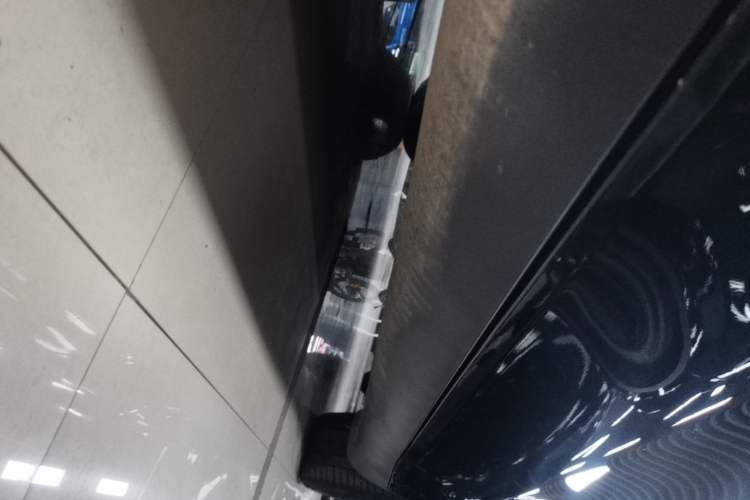 Used Tesla Model Y 2021 Long-Range All-Wheel-Drive Version 3D7 Left Side Sill