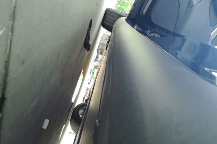 Used Tesla Model Y 2021 Standard Range Rear-Wheel Drive Version Left Side Sill