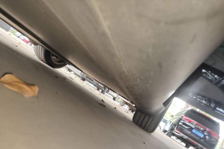 Used Tesla Model Y 2021 Long-Range All-Wheel-Drive Version Left Side Sill