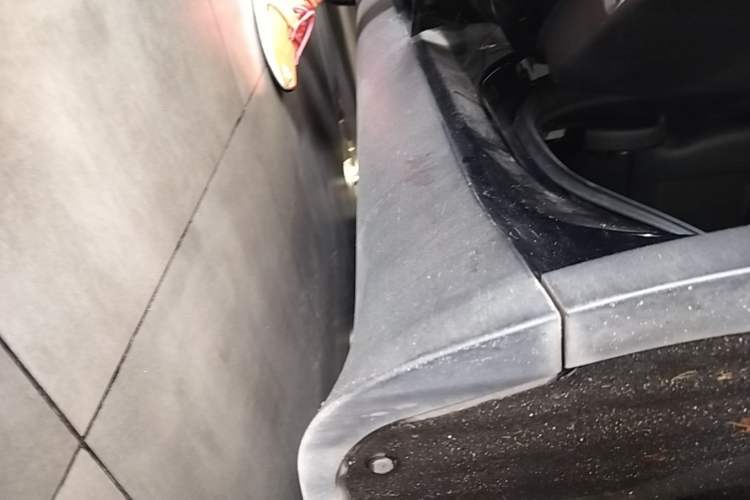 Used Tesla Model Y 2021 Long-Range All-Wheel-Drive Version Left Side Sill
