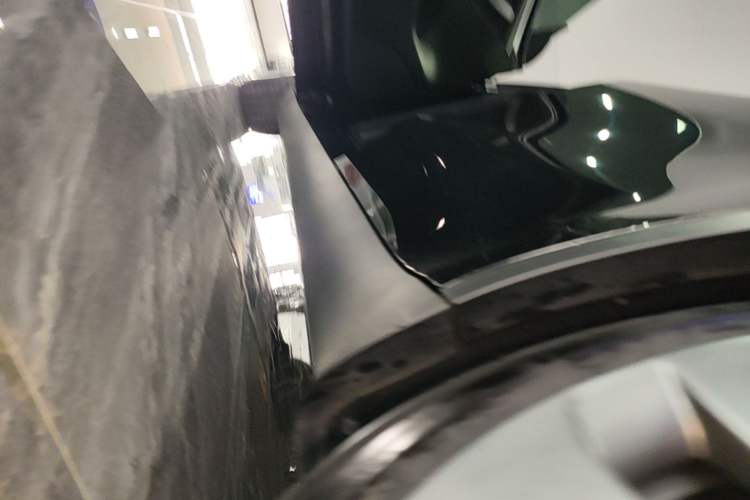 Used Tesla Model Y 2021 Performance High-Performance All-Wheel-Drive Version Left Side Sill