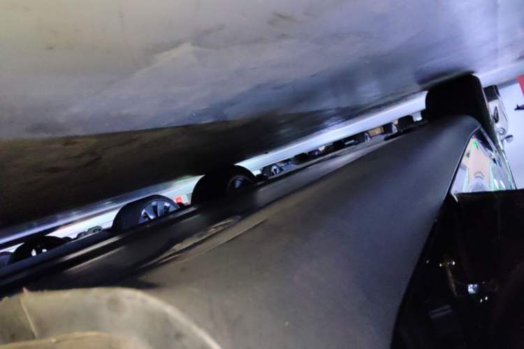 Used Tesla Model Y 2021 Standard Range Rear-Wheel Drive Version Left Side Sill