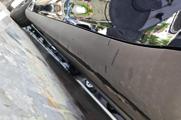 Used Tesla Model Y 2021 Standard Range Rear-Wheel Drive Version Left Side Sill