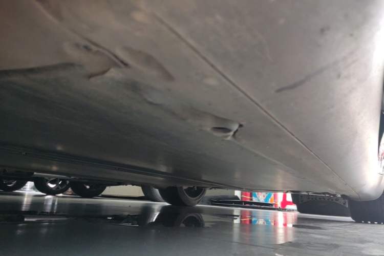 Used Tesla Model Y 2021 Standard Range Rear-Wheel Drive Version Left Side Sill