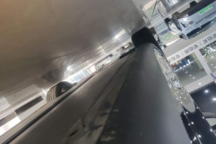 Used Tesla Model Y 2021 Long-Range All-Wheel-Drive Version Left Side Sill