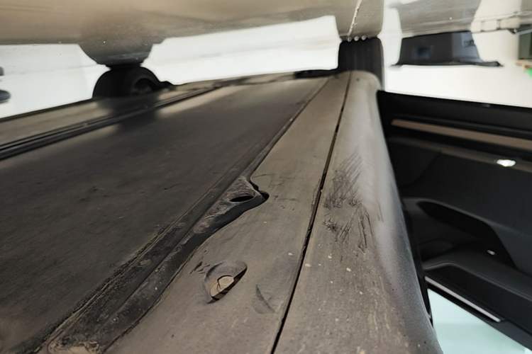 Used Tesla Model Y 2021 Standard Range Rear-Wheel Drive Version Left Side Sill