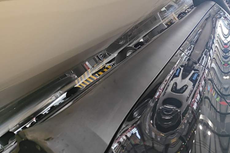 Used Tesla Model Y 2021 Long-Range All-Wheel-Drive Version 3D7 Left Side Sill