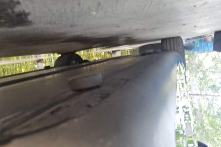 Used Tesla Model Y 2021 Standard Range Rear-Wheel Drive Version Left Side Sill