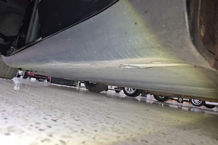 Used Tesla Model Y 2021 Standard Range Rear-Wheel Drive Version Left Side Sill