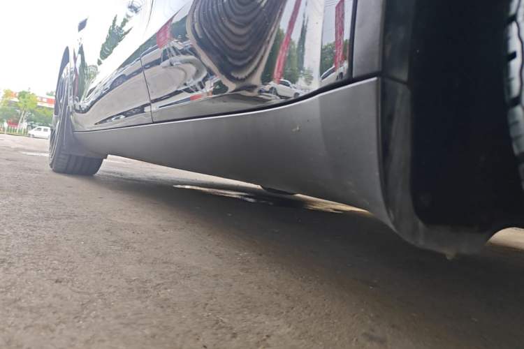 Used Tesla Model Y 2021 Long-Range All-Wheel-Drive Version Left Side Sill