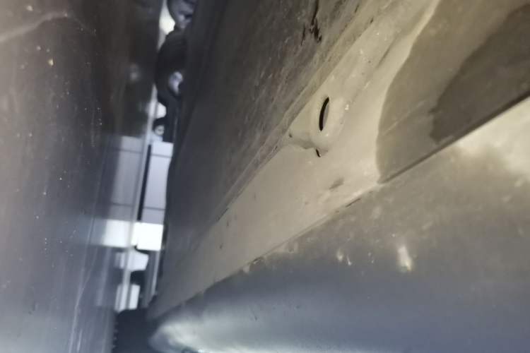 Used Tesla Model Y 2021 Standard Range Rear-Wheel Drive Version Left Side Sill