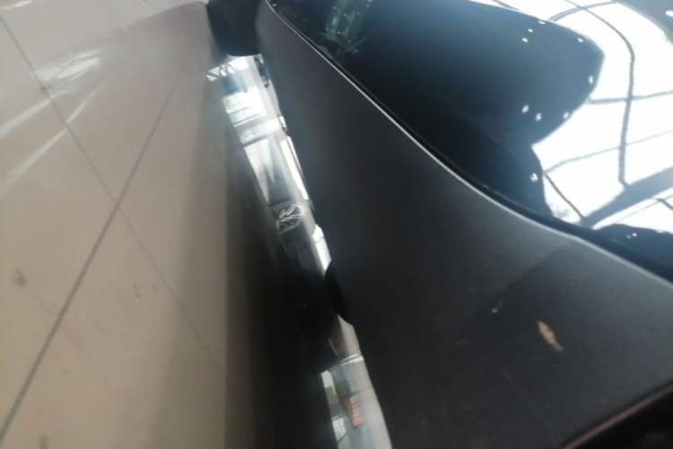 Used Tesla Model Y 2021 Performance High-Performance All-Wheel-Drive Version Left Side Sill