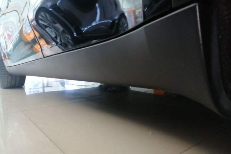 Used Tesla Model Y 2021 Long-Range All-Wheel-Drive Version Left Side Sill