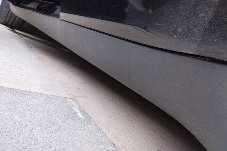 Used Tesla Model Y 2021 Standard Range Rear-Wheel Drive Version Left Side Sill