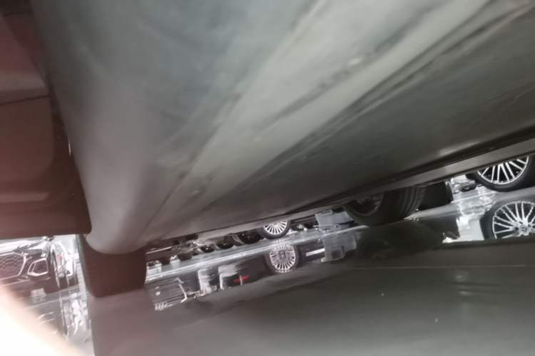 Used Tesla Model Y 2021 Standard Range Rear-Wheel Drive Version Left Side Sill