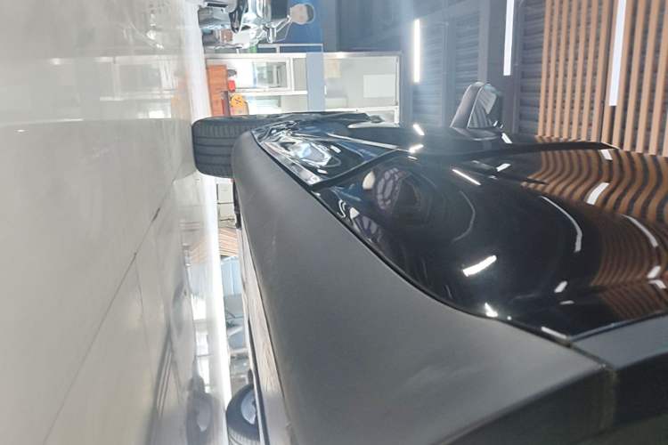 Used Tesla Model Y 2021 Standard Range Rear-Wheel Drive Version Left Side Sill