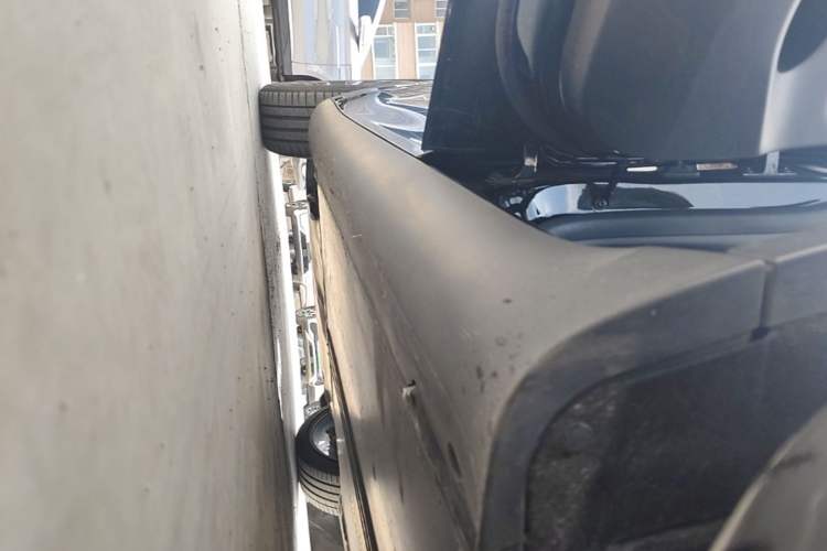 Used Tesla Model Y 2021 Standard Range Rear-Wheel Drive Version Left Side Sill