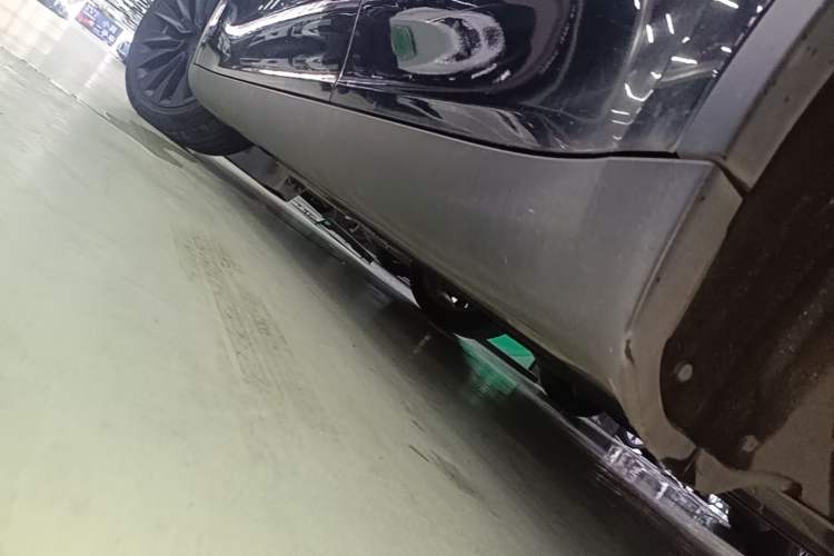 Used Tesla Model Y 2021 Standard Range Rear-Wheel Drive Version Left Side Sill