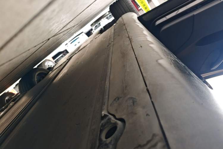 Used Tesla Model Y 2021 Standard Range Rear-Wheel Drive Version Left Side Sill