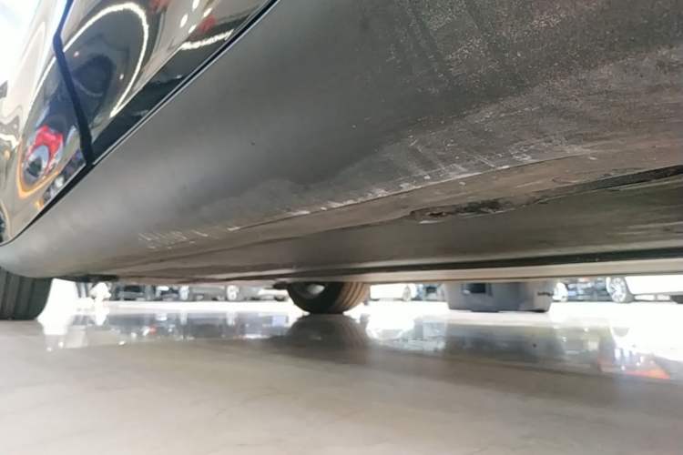 Used Tesla Model Y 2021 Standard Range Rear-Wheel Drive Version Left Side Sill