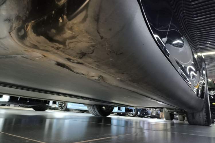 Used Tesla Model Y 2021 Long-Range All-Wheel-Drive Version 3D7 Left Side Sill