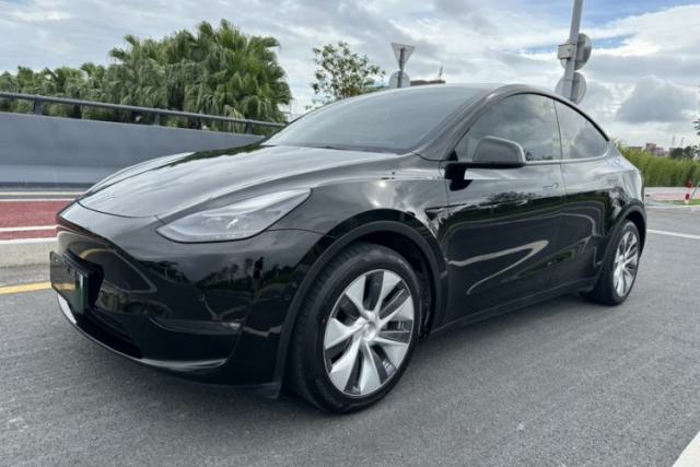 Tesla Model Y 2021 Standard Range Rear-Wheel Drive Version مستعملة