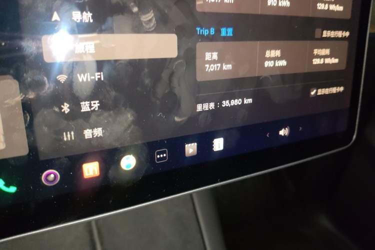 Used Tesla Model Y 2021 Standard Range Rear-Wheel Drive Version Odometer Close Up