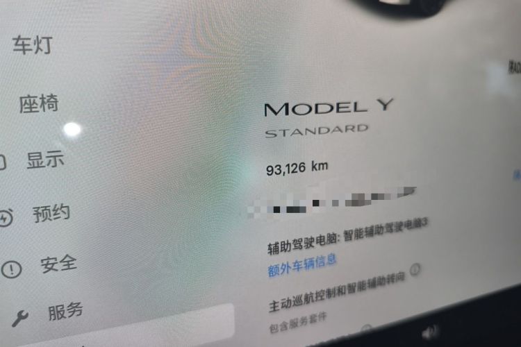 Used Tesla Model Y 2021 Standard Range Rear-Wheel Drive Version Odometer Close Up