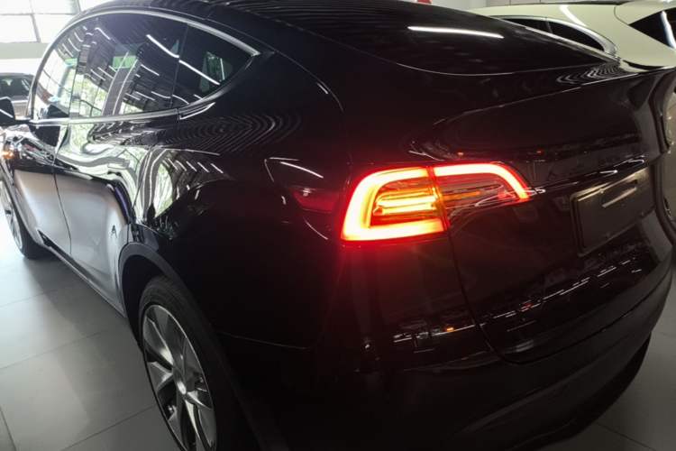 Used Tesla Model Y 2021 Revised Version 2 Long-Range All-Wheel-Drive Edition Rear Left 45 Deg